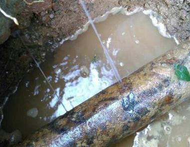 滨江楼顶渗水维修公司分享下地暖漏水的原因及检测方法。